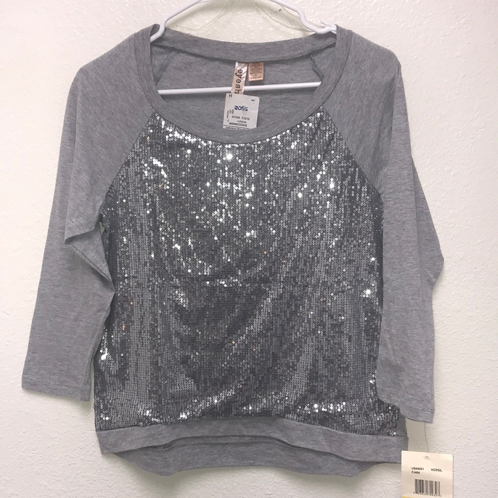 Eyeshadow Women’s Medium Sequined Gray and Silver Wide Neck 3/4 Sleeve Top